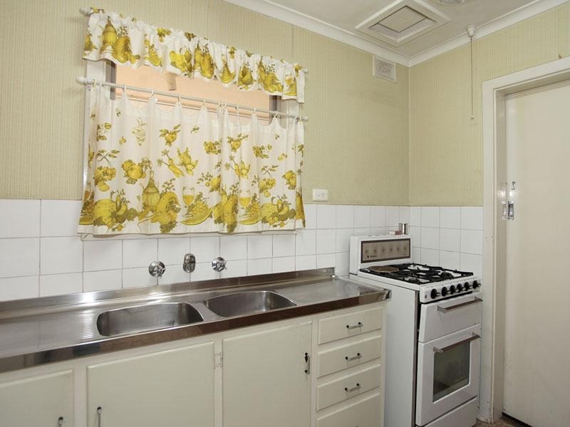 5 Edmund Street, Christie Downs SA 5164