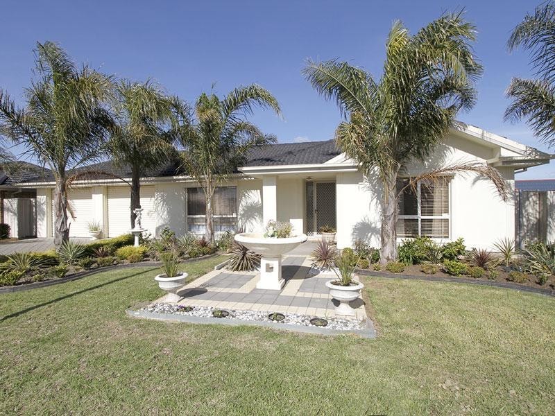 9 Barracoota Crescent, Aldinga Beach SA 5173