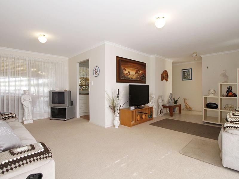 9 Barracoota Crescent, Aldinga Beach SA 5173