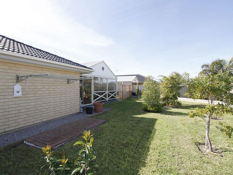 9 Barracoota Crescent, Aldinga Beach SA 5173