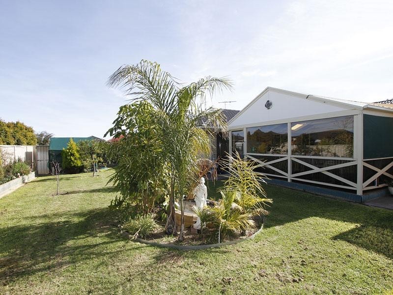 9 Barracoota Crescent, Aldinga Beach SA 5173