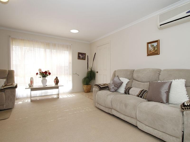 9 Barracoota Crescent, Aldinga Beach SA 5173