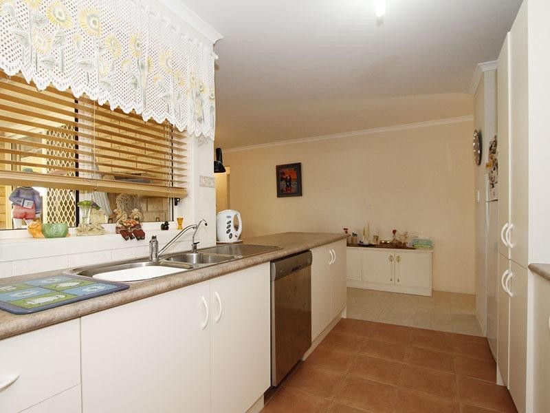 9 Barracoota Crescent, Aldinga Beach SA 5173