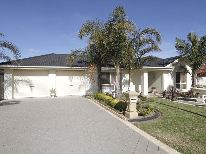 9 Barracoota Crescent, Aldinga Beach SA 5173