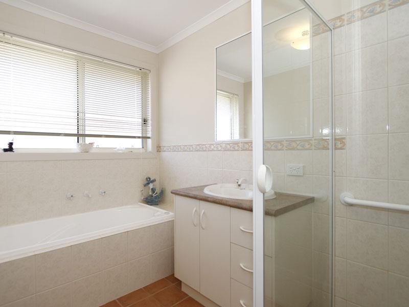 9 Barracoota Crescent, Aldinga Beach SA 5173