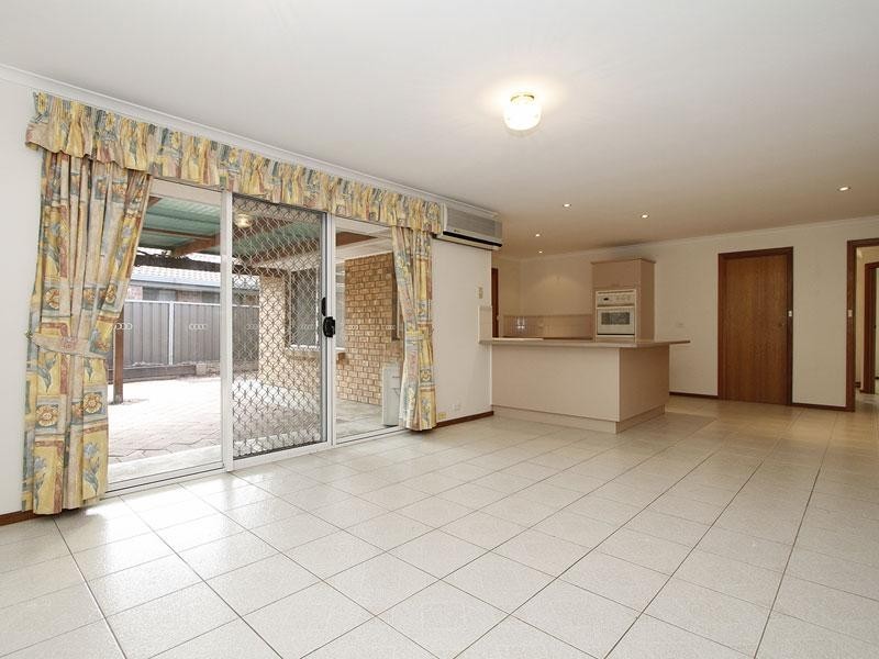 40 Sir James Hardy Way, Woodcroft SA 5162