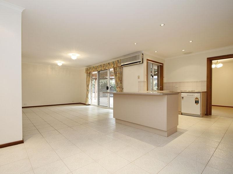 40 Sir James Hardy Way, Woodcroft SA 5162