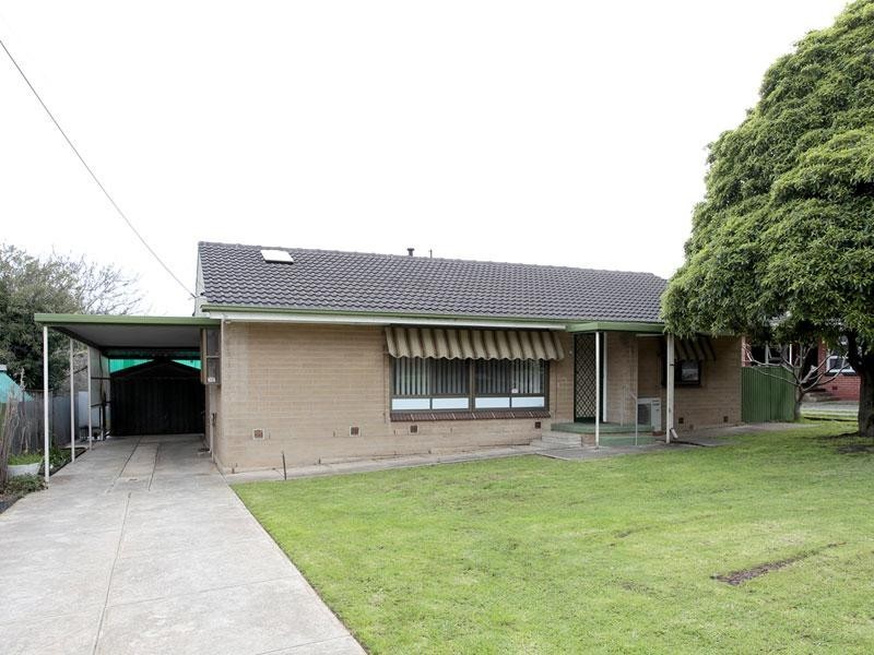 15 Adrian Street, Christie Downs SA 5164