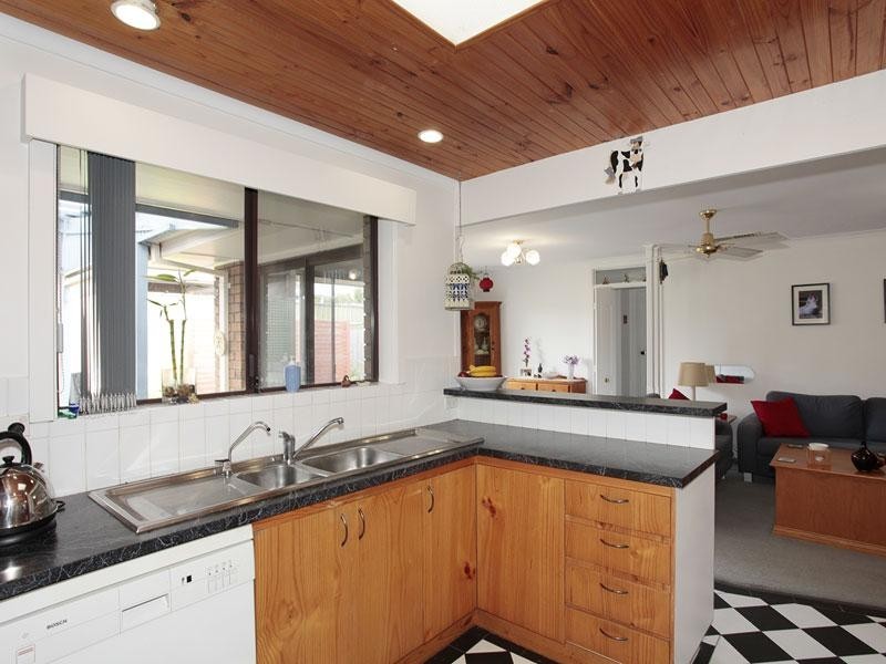 5 Poralka Crescent, Hallett Cove SA 5158