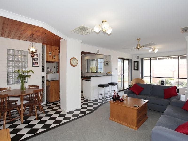 5 Poralka Crescent, Hallett Cove SA 5158