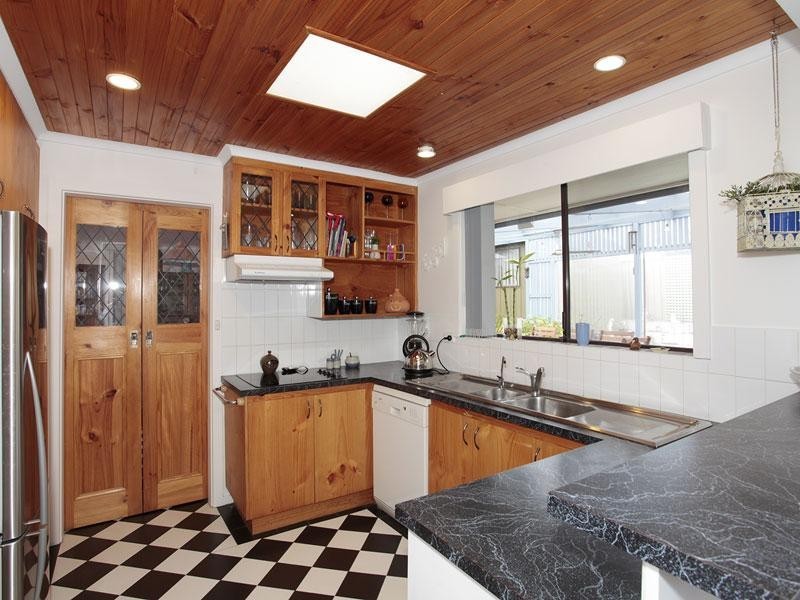 5 Poralka Crescent, Hallett Cove SA 5158