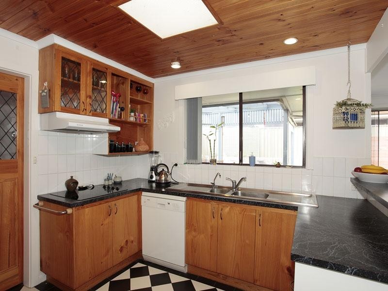 5 Poralka Crescent, Hallett Cove SA 5158