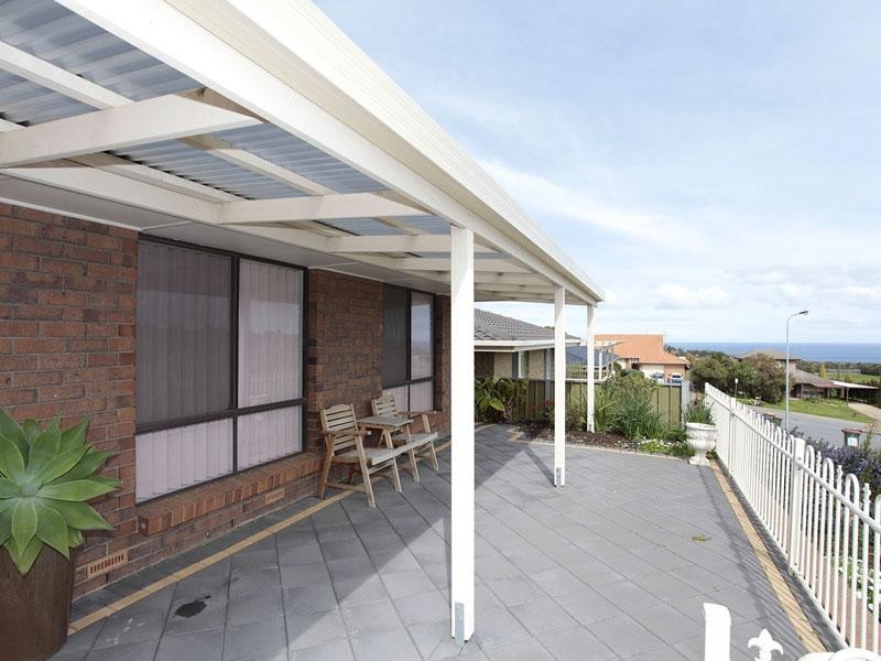 5 Poralka Crescent, Hallett Cove SA 5158