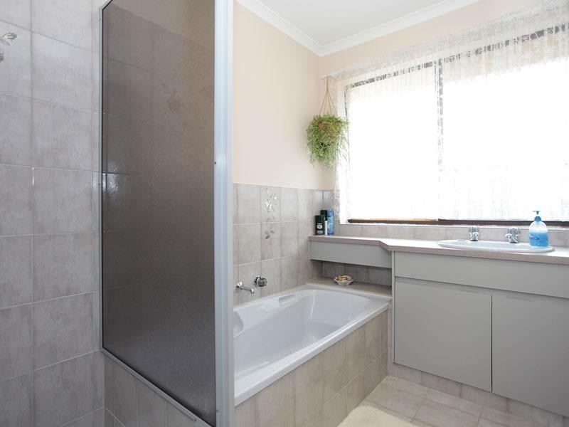 6 Fairhill Street, Hallett Cove SA 5158