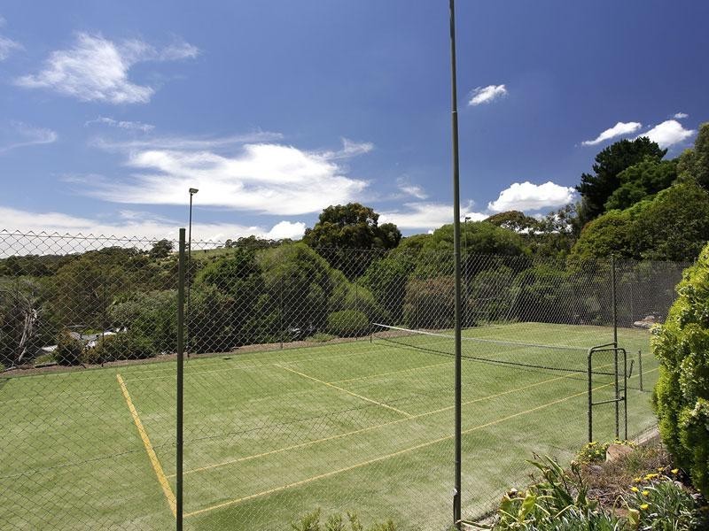 69 Oakridge Road, Aberfoyle Park SA 5159