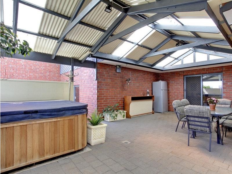 4 Goss Road, Aberfoyle Park SA 5159
