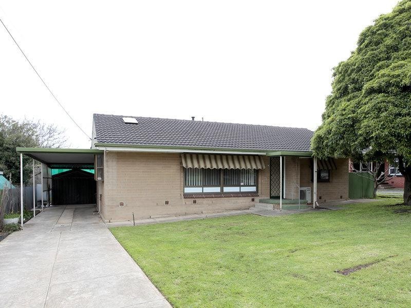 15 Adrian street, Christie Downs SA 5164