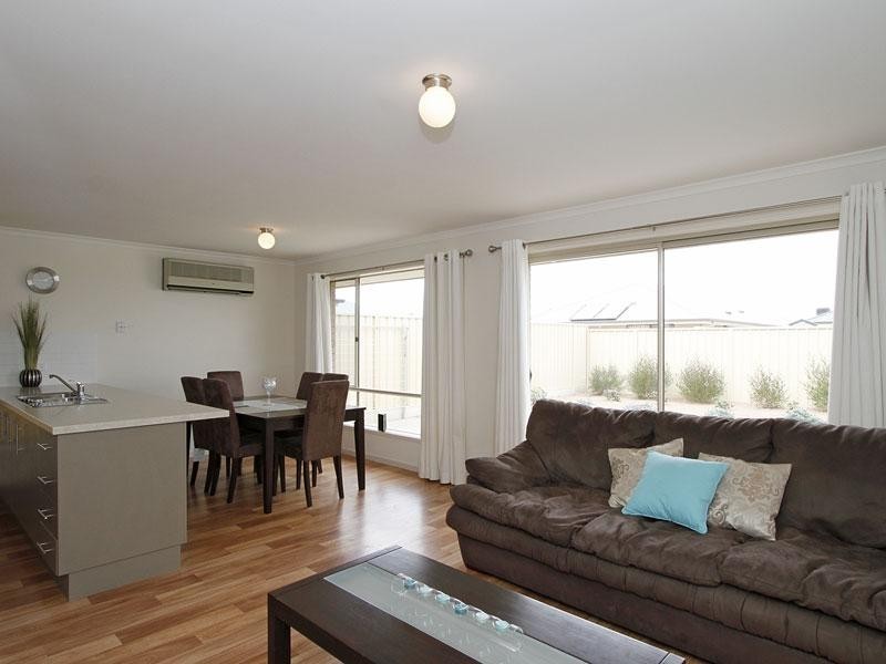 15 Dock Road, Seaford Meadows SA 5169