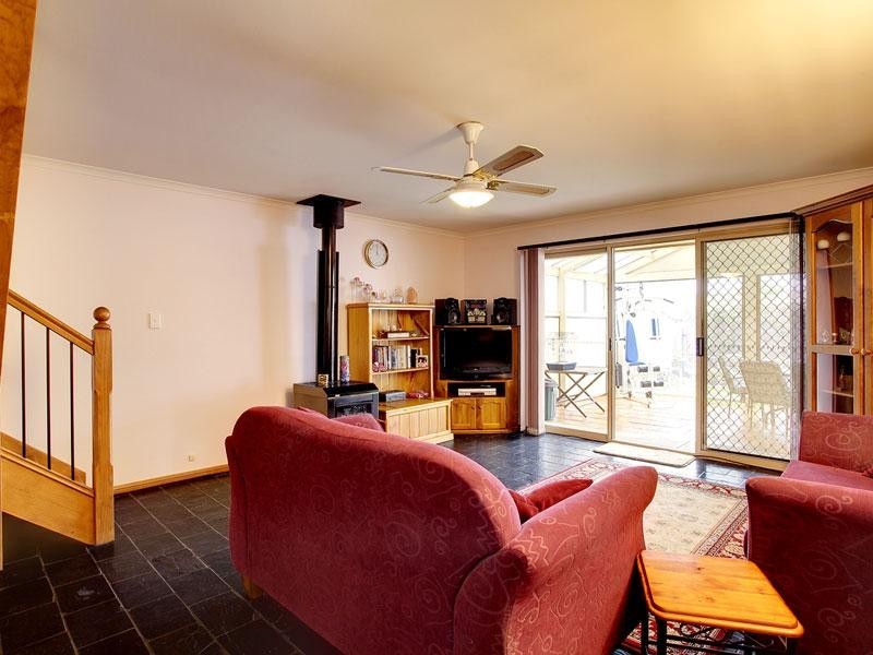 8 Cove Road, Seaford Rise SA 5169