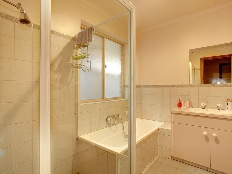 8 Cove Road, Seaford Rise SA 5169