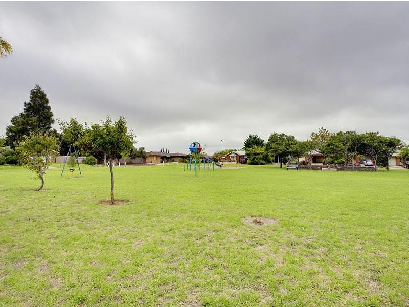8 Cove Road, Seaford Rise SA 5169