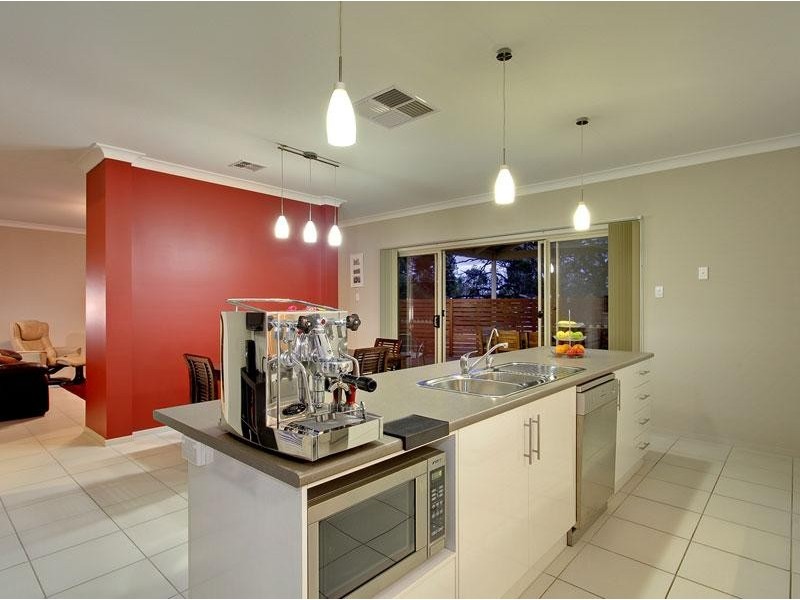 1/24 Golf Course Drive, Woodcroft SA 5162
