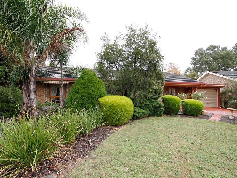 15 Lotus Drive, Aberfoyle Park SA 5159