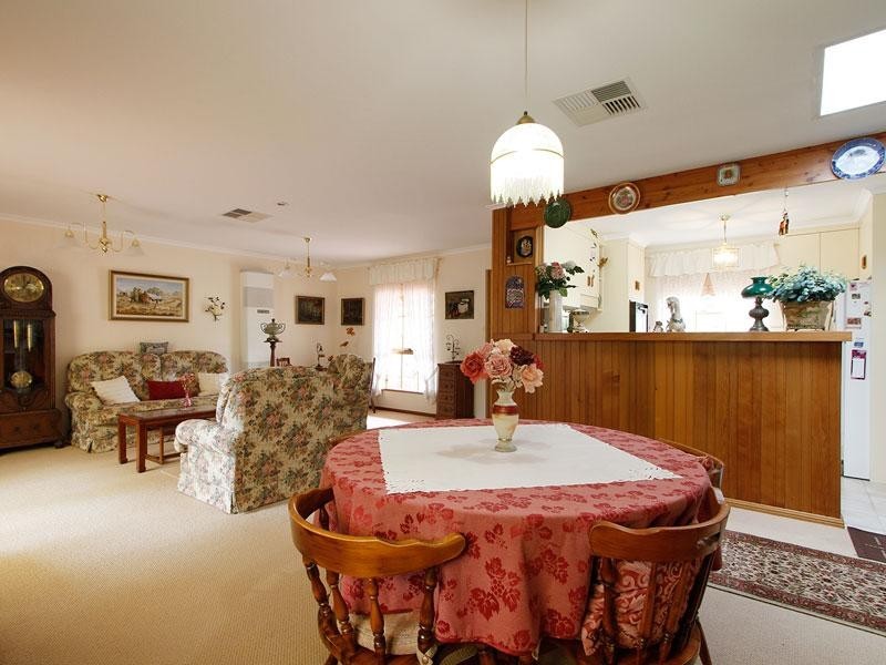 15 Lotus Drive, Aberfoyle Park SA 5159