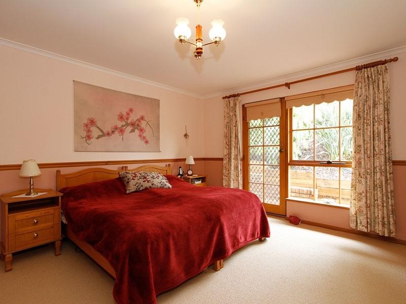 15 Lotus Drive, Aberfoyle Park SA 5159