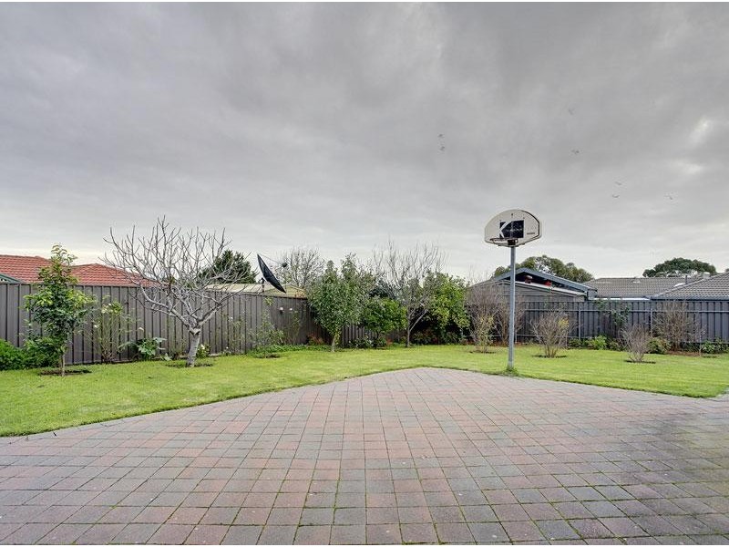 19 Gardenia Crescent, Morphett Vale SA 5162