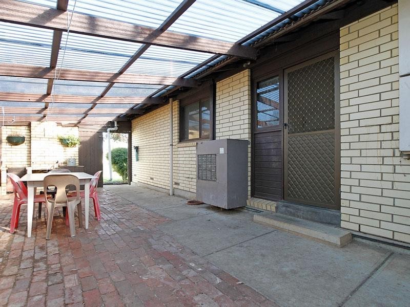 27 Narvik Crescent, Hackham West SA 5163