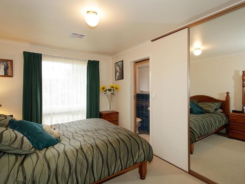 96 Brentwood Drive, Huntfield Heights SA 5163