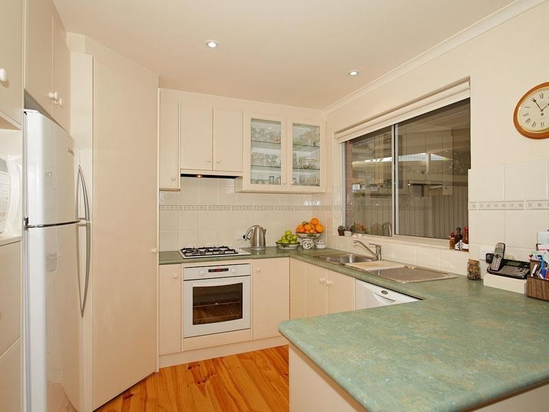 96 Brentwood Drive, Huntfield Heights SA 5163