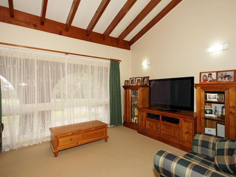 96 Brentwood Drive, Huntfield Heights SA 5163