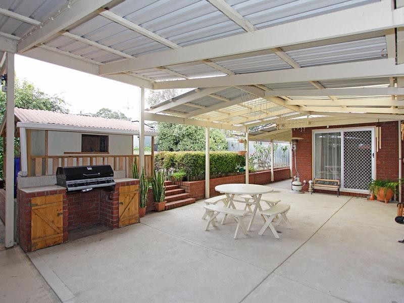 96 Brentwood Drive, Huntfield Heights SA 5163