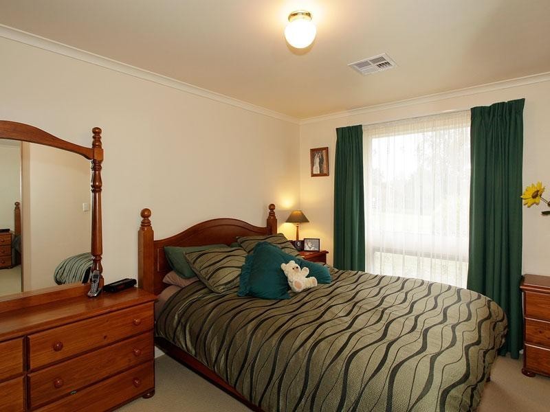 96 Brentwood Drive, Huntfield Heights SA 5163