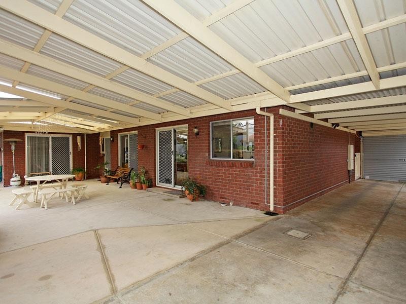 96 Brentwood Drive, Huntfield Heights SA 5163