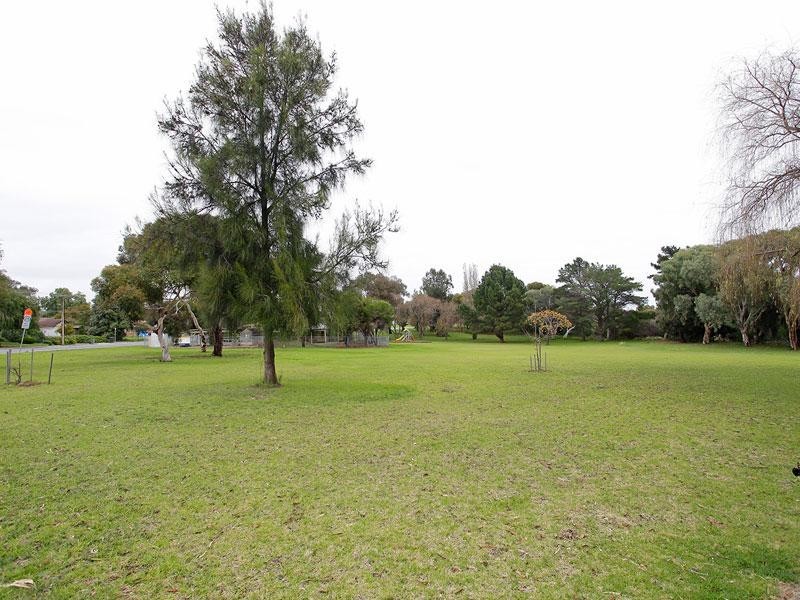 96 Brentwood Drive, Huntfield Heights SA 5163