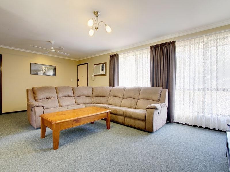 16 Village Road, Hackham West SA 5163