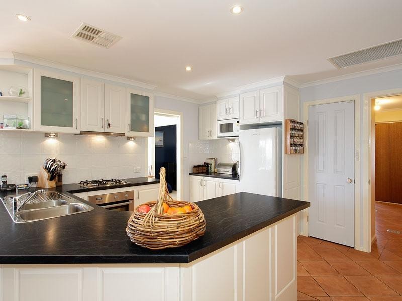 5 Corsair Close, Seaford Rise SA 5169