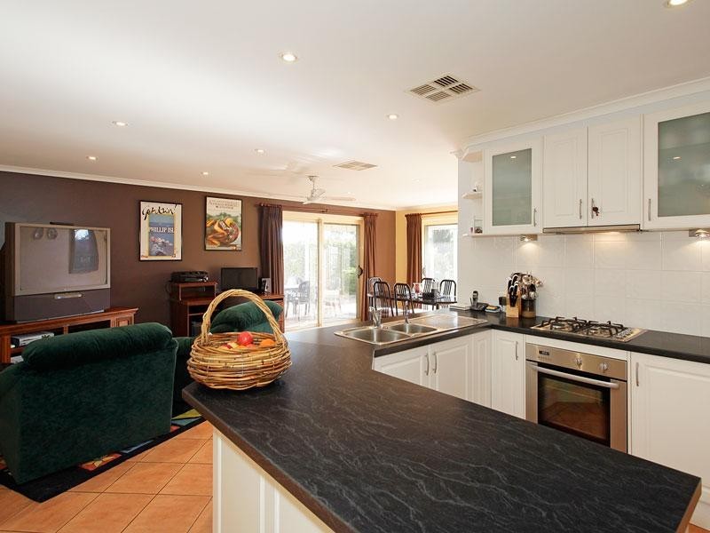 5 Corsair Close, Seaford Rise SA 5169