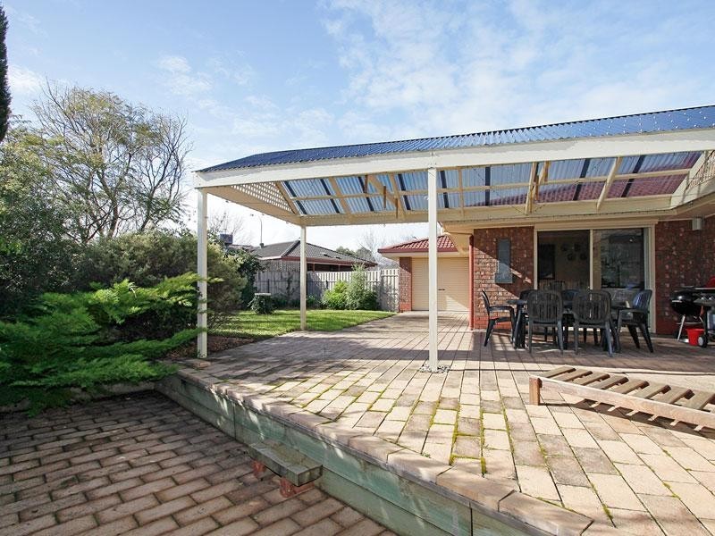5 Corsair Close, Seaford Rise SA 5169