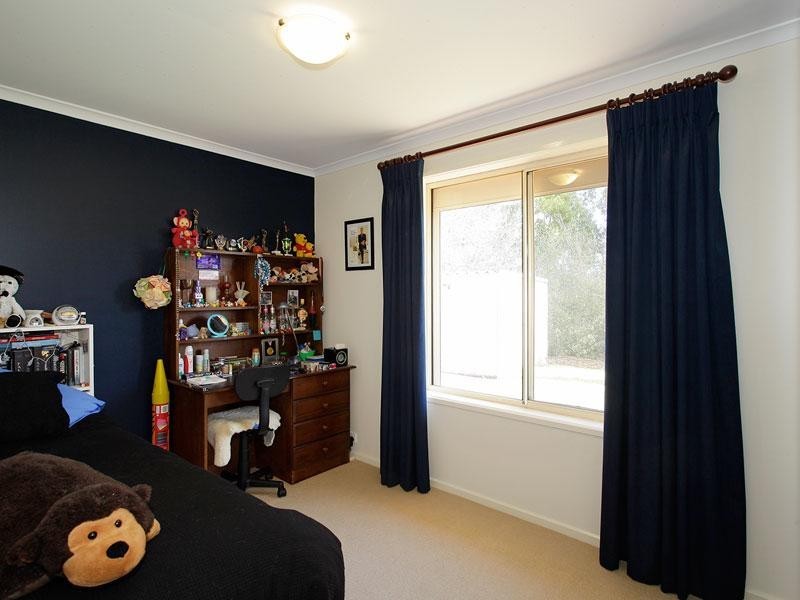 5 Corsair Close, Seaford Rise SA 5169