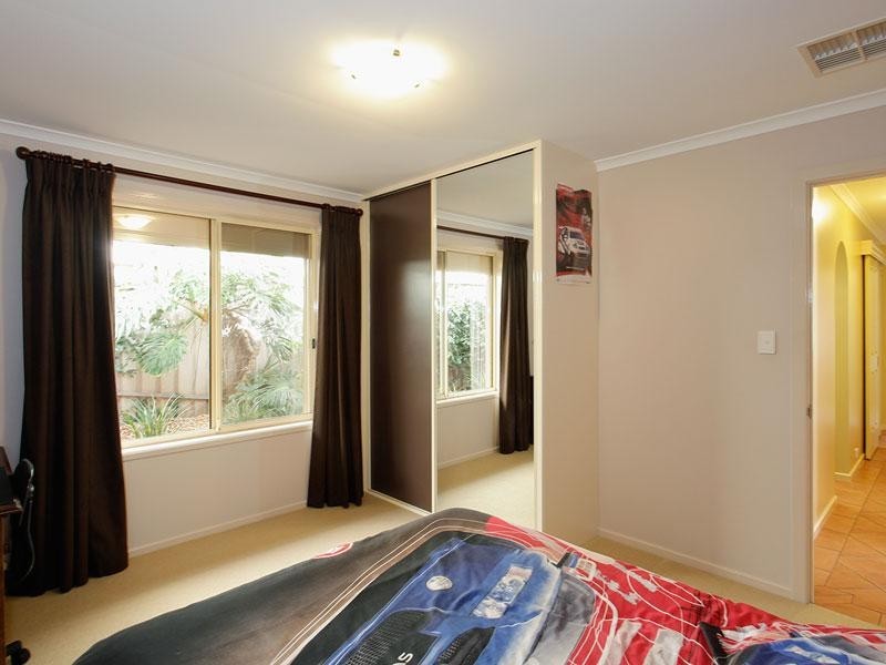 5 Corsair Close, Seaford Rise SA 5169