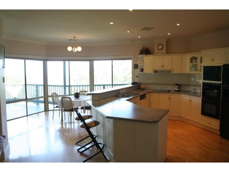 3 St Andrews Ave, Mount Osmond SA 5064