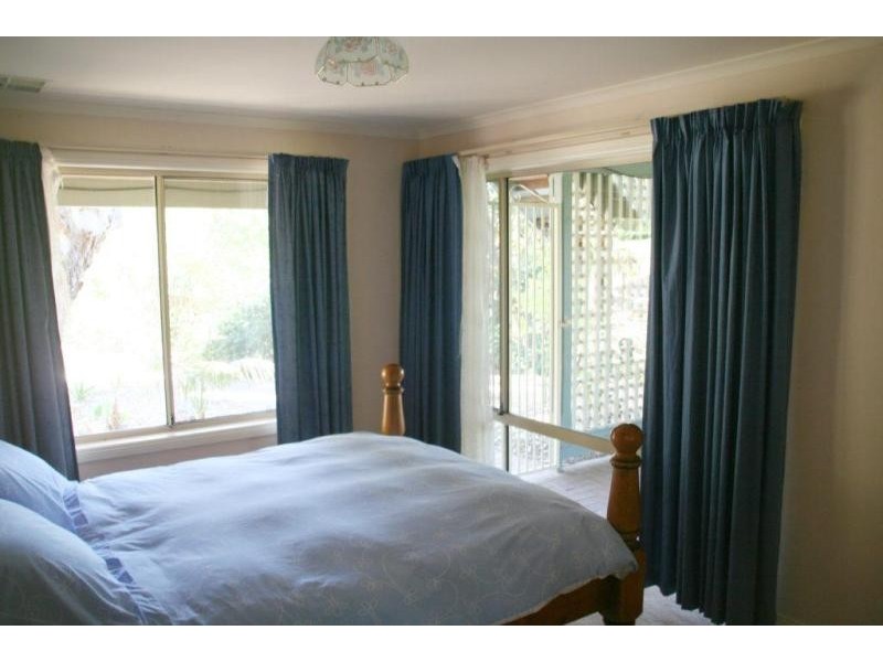 3 St Andrews Ave, Mount Osmond SA 5064