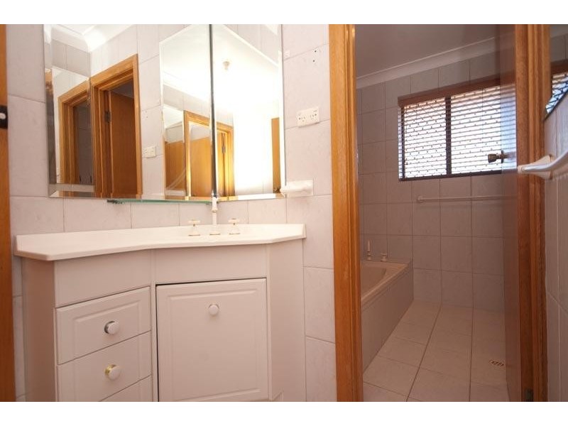 2 Raymond Ave, Athelstone SA 5076