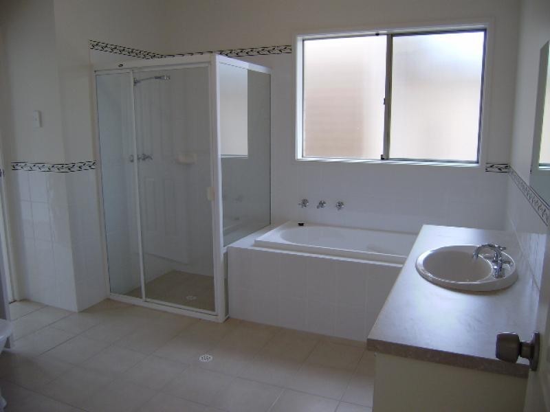 1 Hinton Road, Greenacres SA 5086