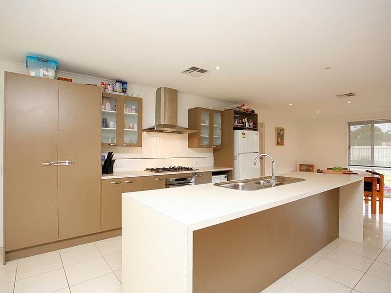 2 Lakeridge Circuit, Burton SA 5110