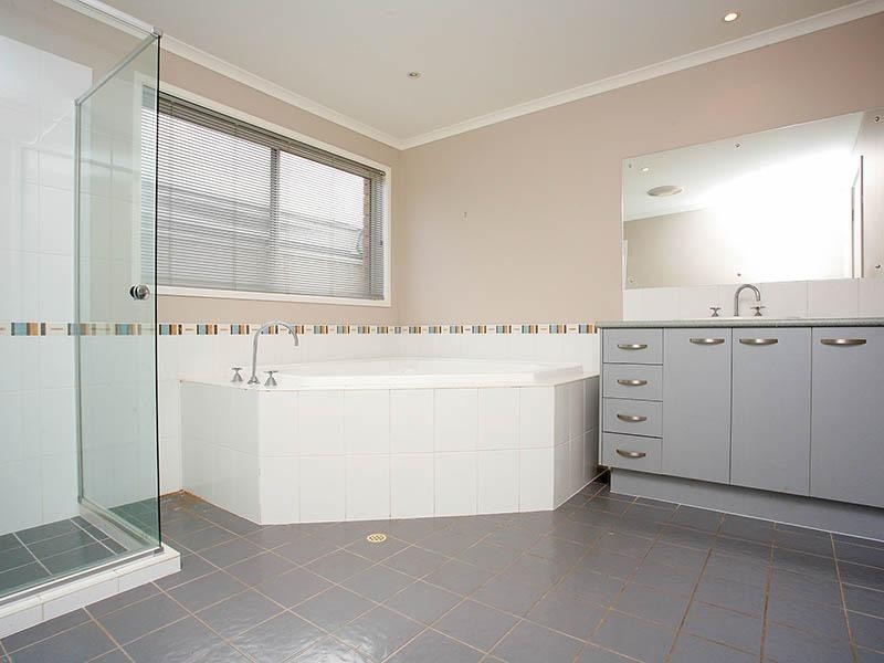 2 Lakeridge Circuit, Burton SA 5110